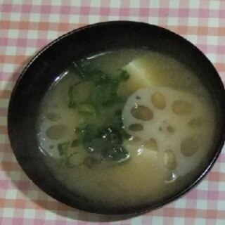 蓮根と豆腐の味噌汁